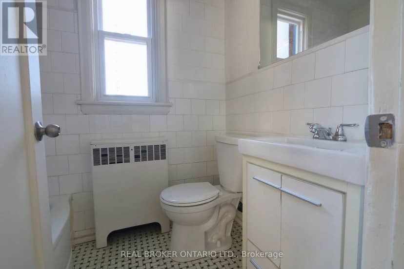 903-909 Main Street E — photo 20 of 27
