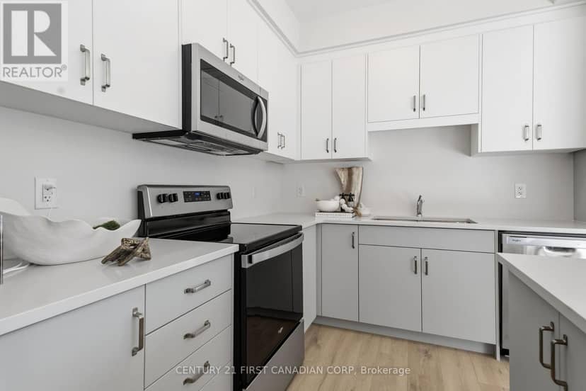 6882 Heathwoods Avenue — photo 13 of 35