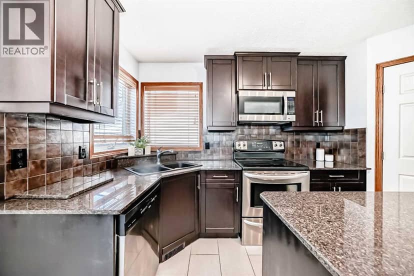 263 Coral Keys Drive NE — photo 13 of 40
