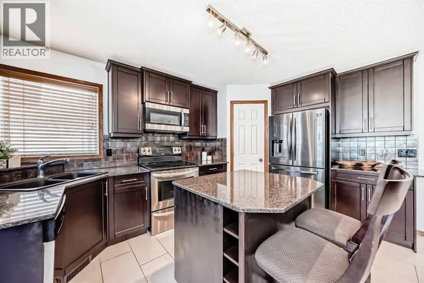 263 Coral Keys Drive NE — photo 16 of 40
