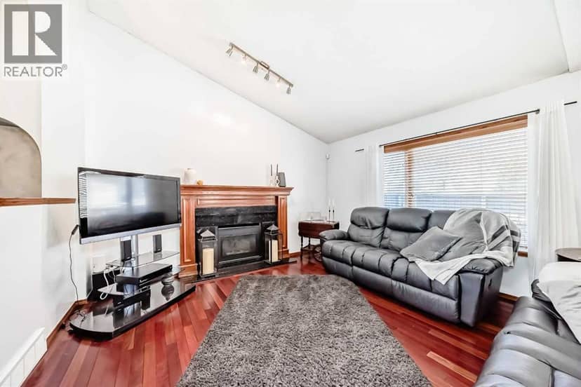 263 Coral Keys Drive NE — photo 18 of 40