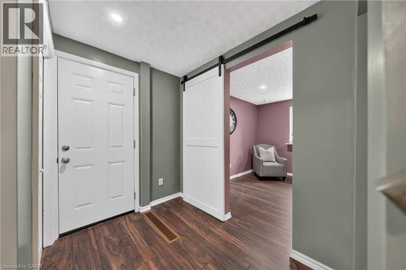 33 SHADYWOOD Crescent — photo 26 of 40