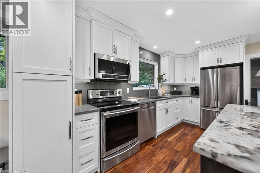 33 SHADYWOOD Crescent — photo 15 of 40