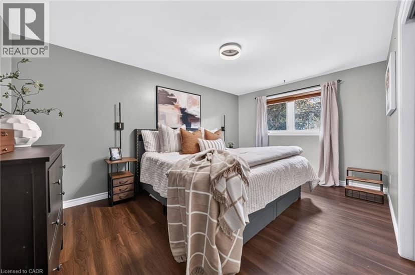 33 SHADYWOOD Crescent — photo 18 of 40