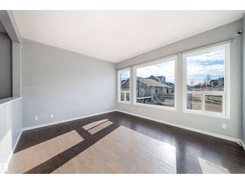7043 22 AV SW — photo 10 of 40