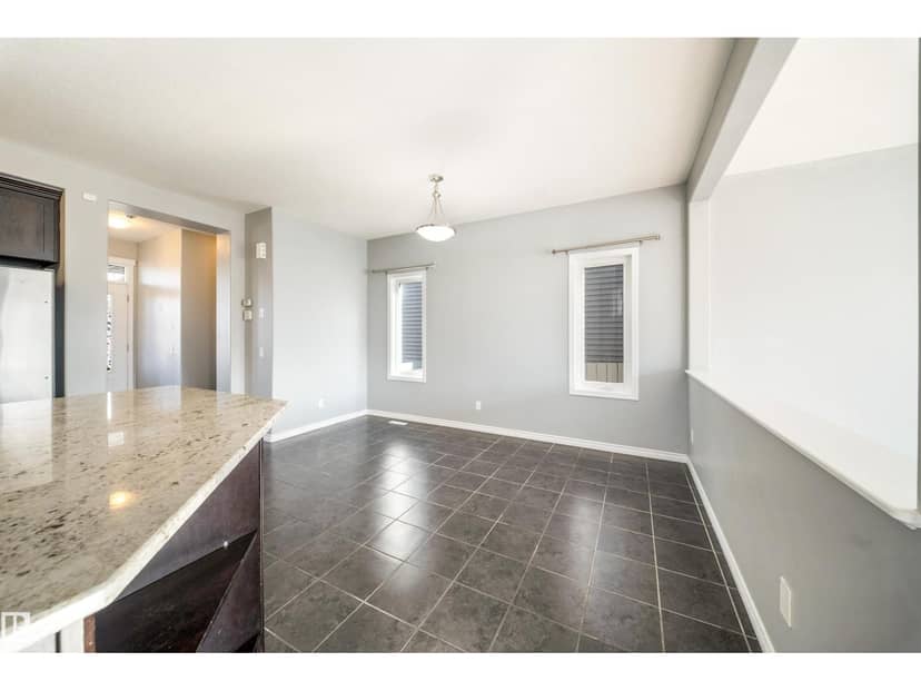 7043 22 AV SW — photo 13 of 40