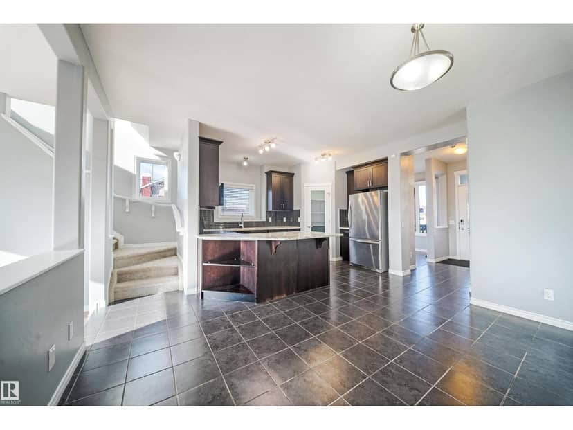 7043 22 AV SW — photo 18 of 40