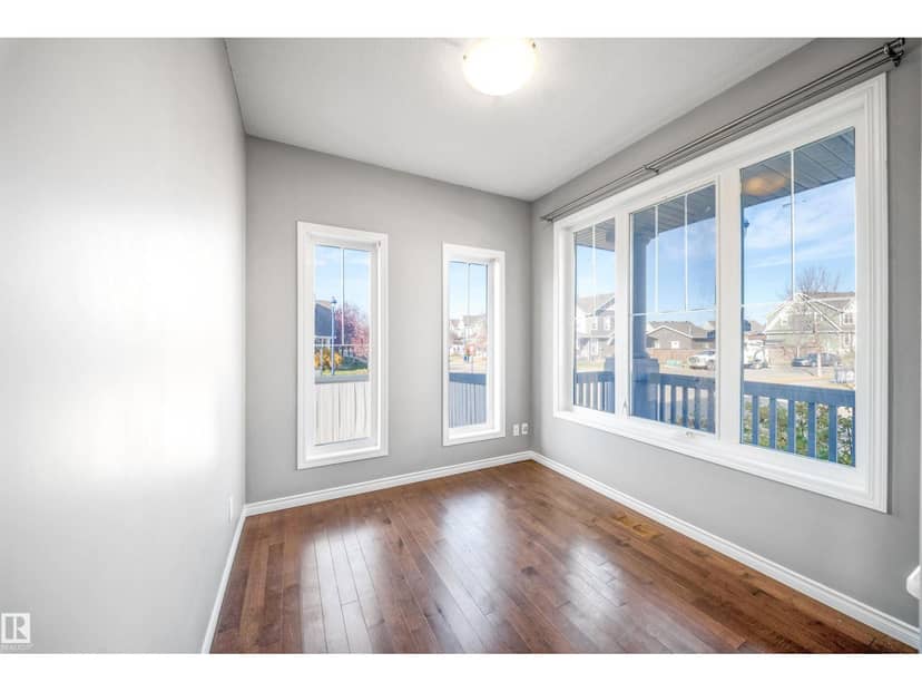 7043 22 AV SW — photo 20 of 40