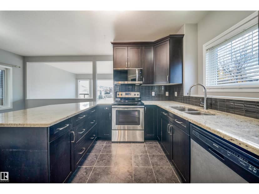 7043 22 AV SW — photo 15 of 40