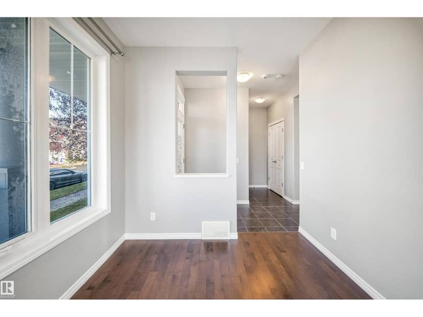 7043 22 AV SW — photo 23 of 40