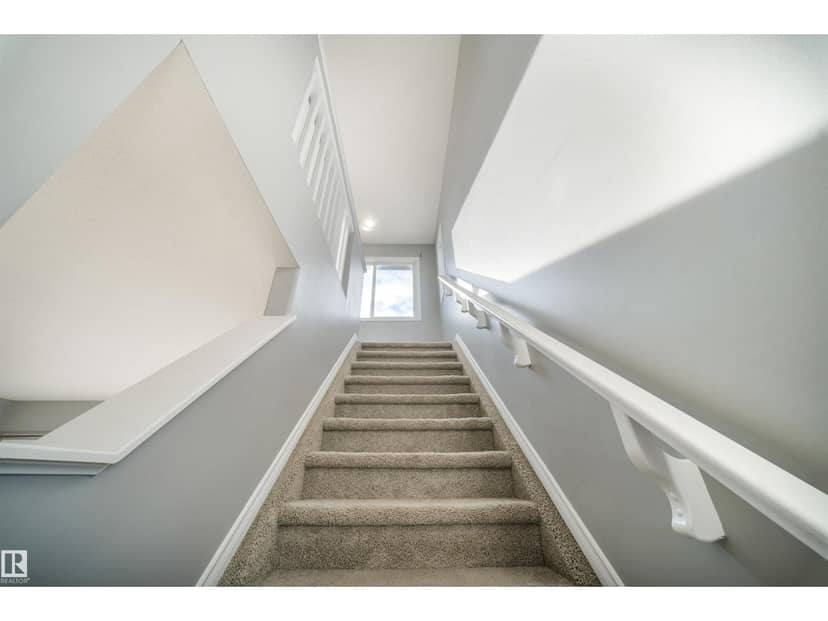 7043 22 AV SW — photo 27 of 40