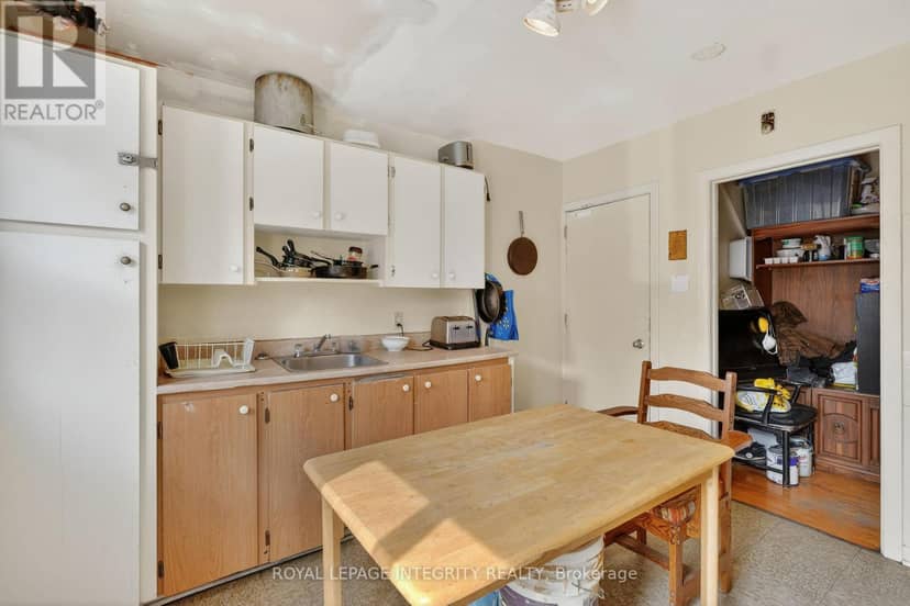 322-324 Queen Mary Street — photo 20 of 25