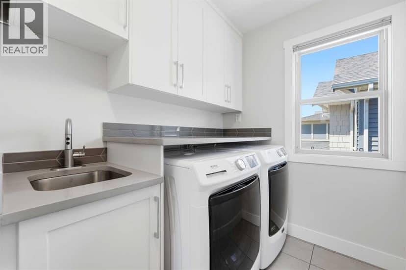 129 Kingsbury Close SE — photo 33 of 40
