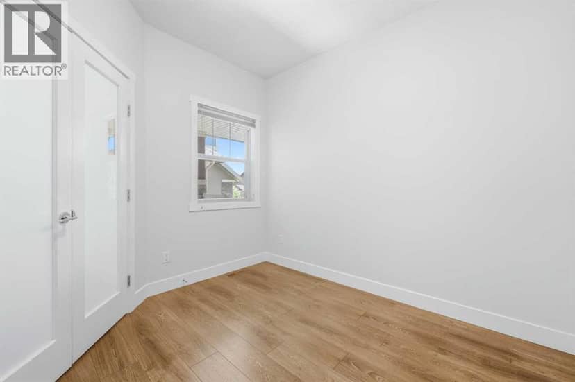 129 Kingsbury Close SE — photo 18 of 40