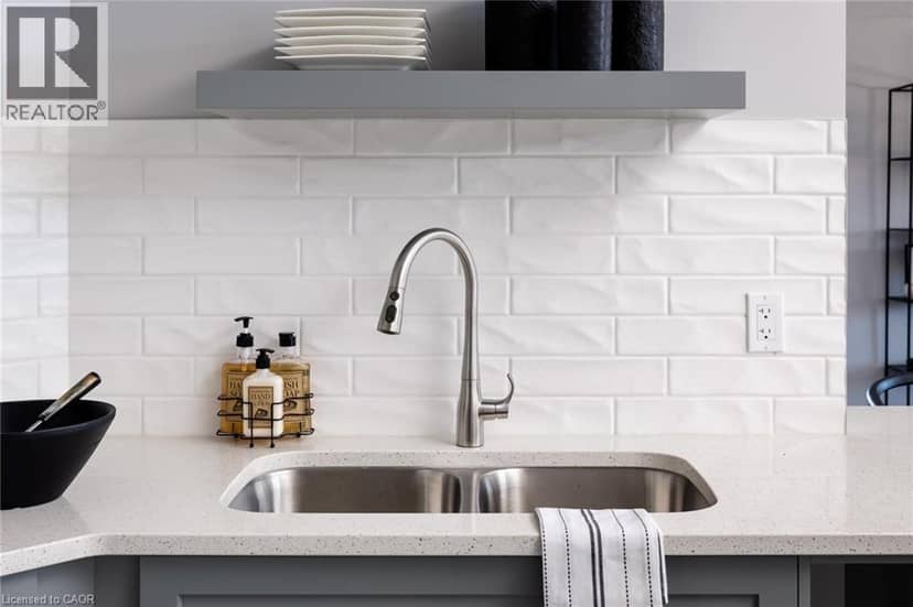 218 BRIDGE Crescent, Minto, photo 3