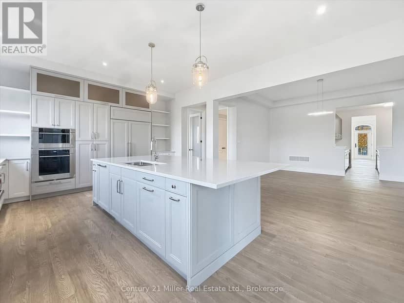 2339 Hyacinth Crescent — photo 13 of 40