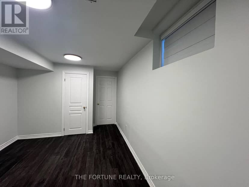 20 Grace Crescent — photo 32 of 36