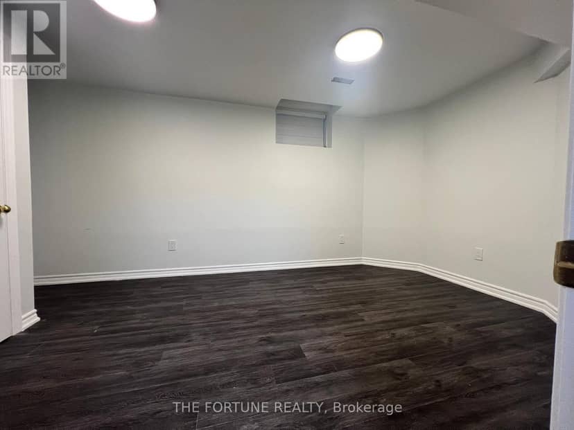 20 Grace Crescent — photo 33 of 36