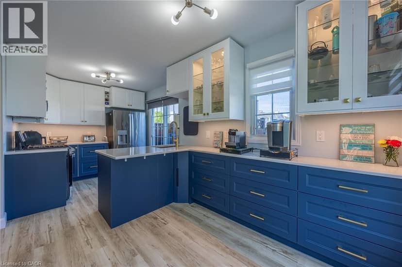14 NEW LAKESHORE Road Unit# 17 — photo 9 of 33
