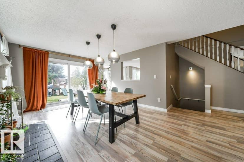 3815 36 AV NW — photo 13 of 40