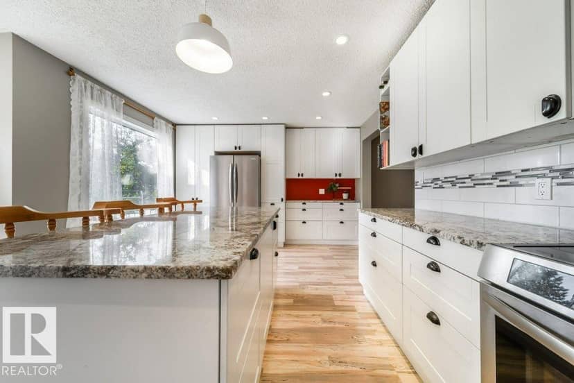 3815 36 AV NW — photo 21 of 40