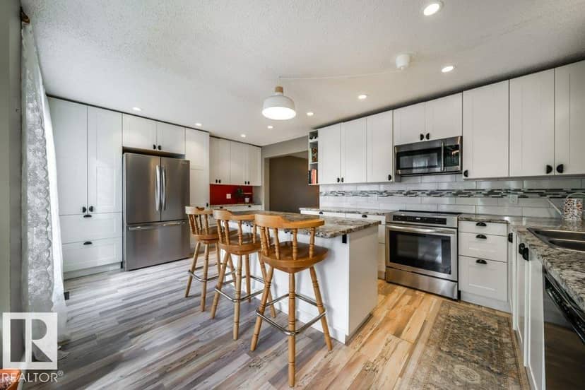 3815 36 AV NW — photo 17 of 40