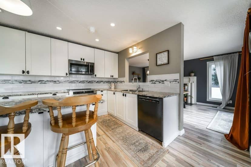 3815 36 AV NW — photo 18 of 40