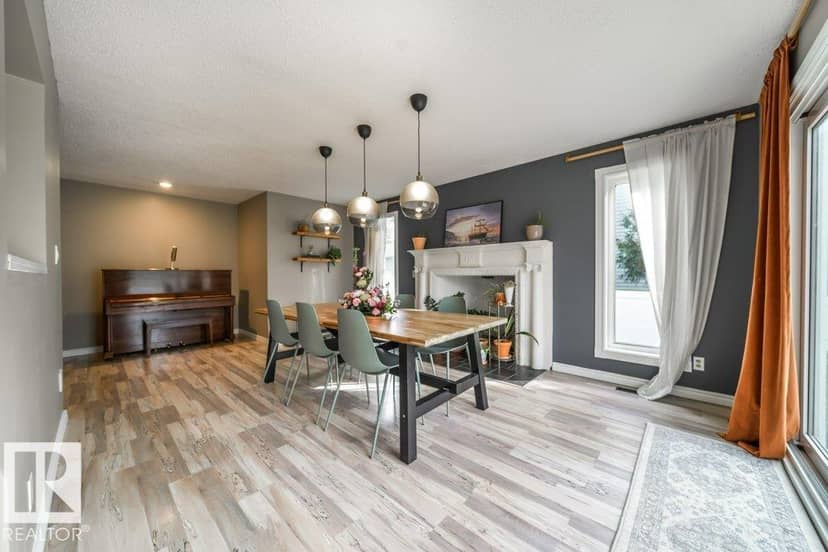 3815 36 AV NW — photo 11 of 40