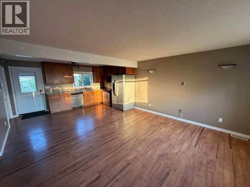 126 3rd Street W, St. Walburg, photo 3