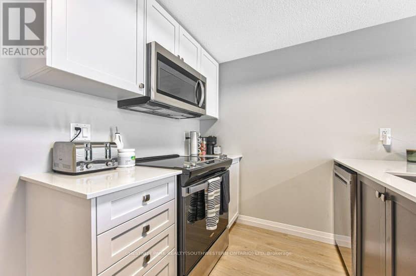B11 - 410 Northfield Drive — photo 9 of 19