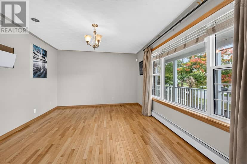 36 Bardmoor Crescent Crescent — photo 10 of 40