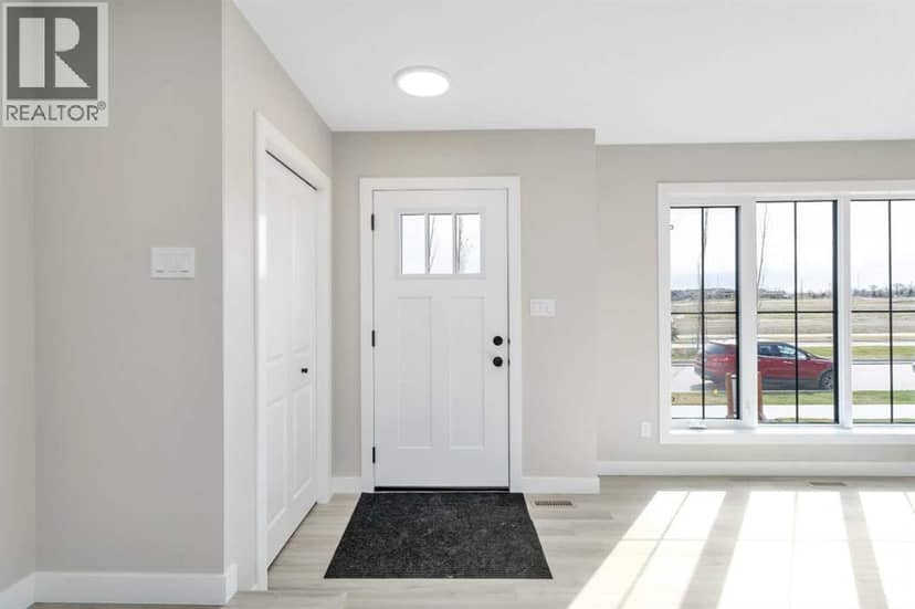 34 Station Drive, Sylvan Lake, photo 2