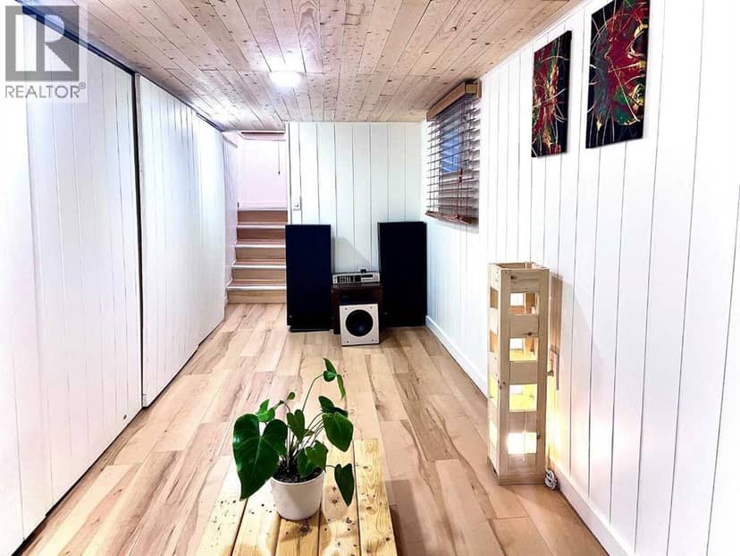4630 51 Street — photo 38 of 40