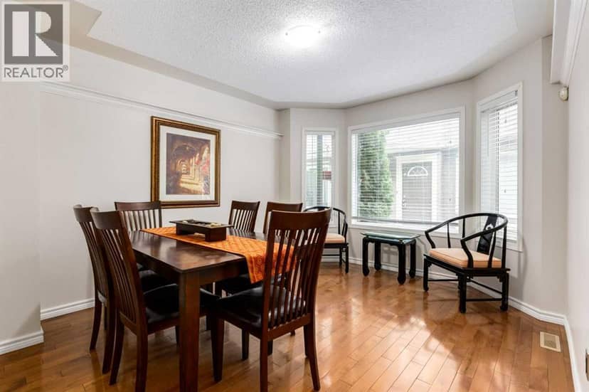 8, 2132 35 Avenue SW — photo 11 of 40