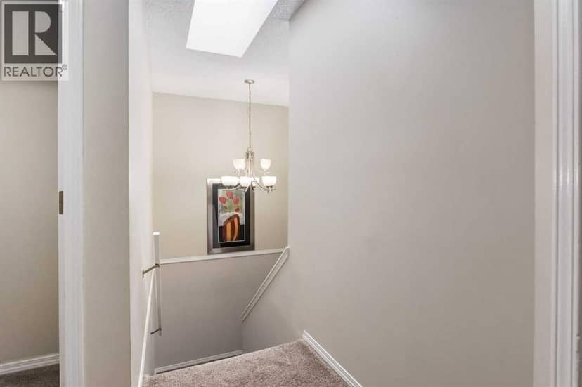 8, 2132 35 Avenue SW — photo 14 of 40