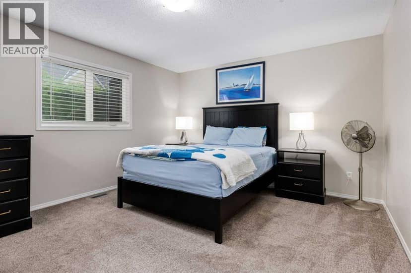 8, 2132 35 Avenue SW — photo 15 of 40