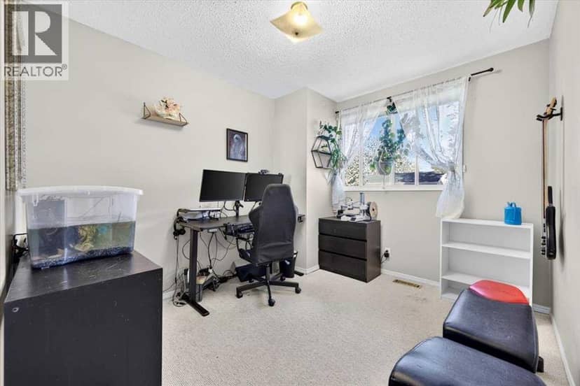 61, 4940 39 Avenue SW — photo 31 of 40