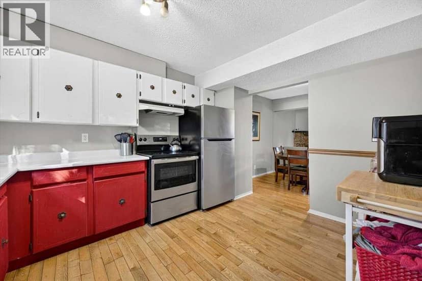 61, 4940 39 Avenue SW — photo 18 of 40