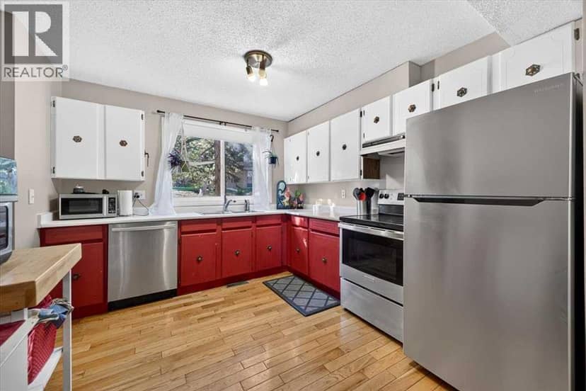 61, 4940 39 Avenue SW — photo 16 of 40