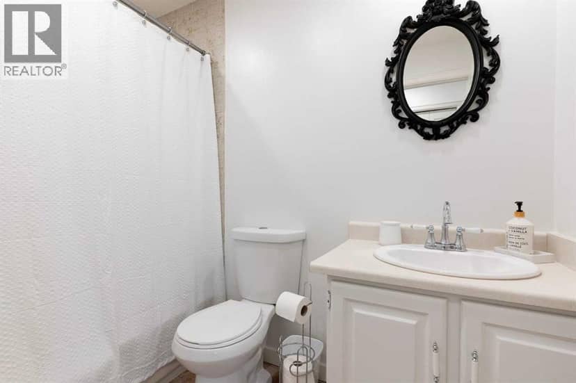 33, 448 Strathcona Drive SW — photo 28 of 40