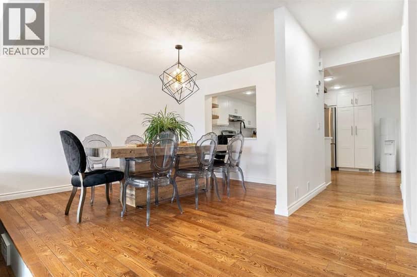 33, 448 Strathcona Drive SW — photo 11 of 40