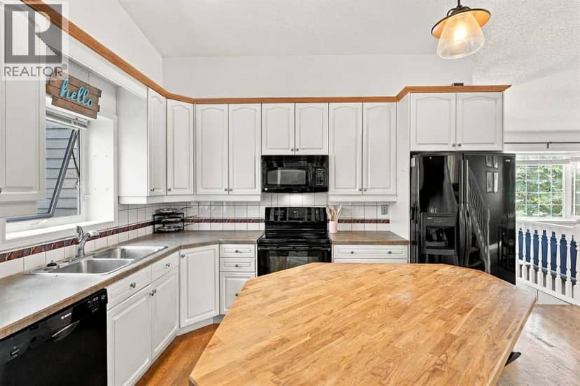 71 Hawkhill Way NW — photo 16 of 40