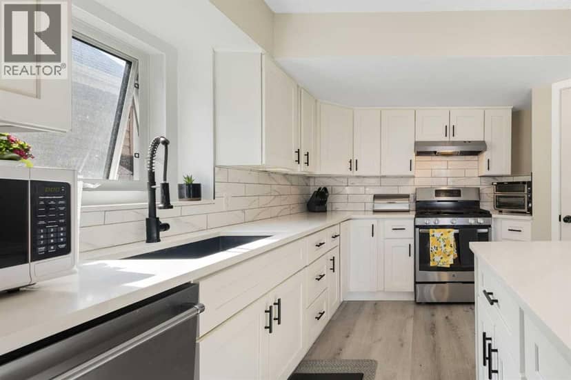 151 Citadel Close NW — photo 9 of 40