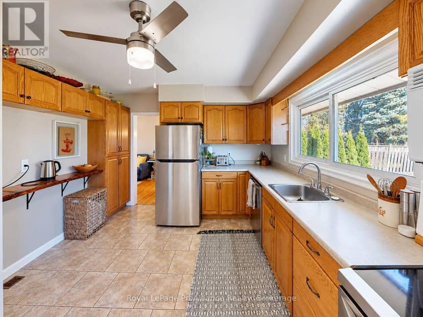 21 Lambert Drive — photo 11 of 28