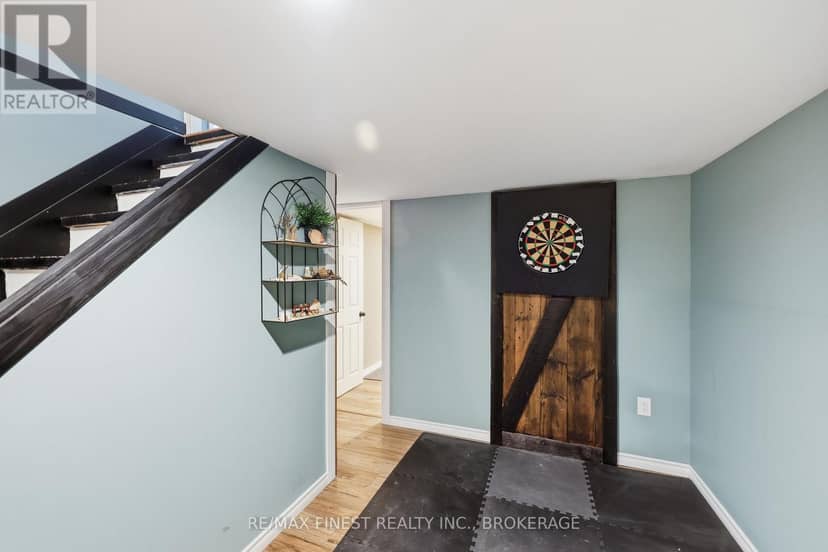 91 Cambridge Crescent — photo 33 of 40