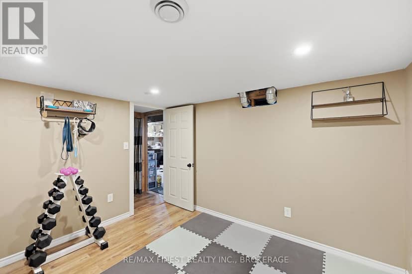 91 Cambridge Crescent — photo 35 of 40