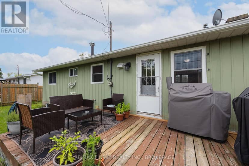 91 Cambridge Crescent — photo 38 of 40