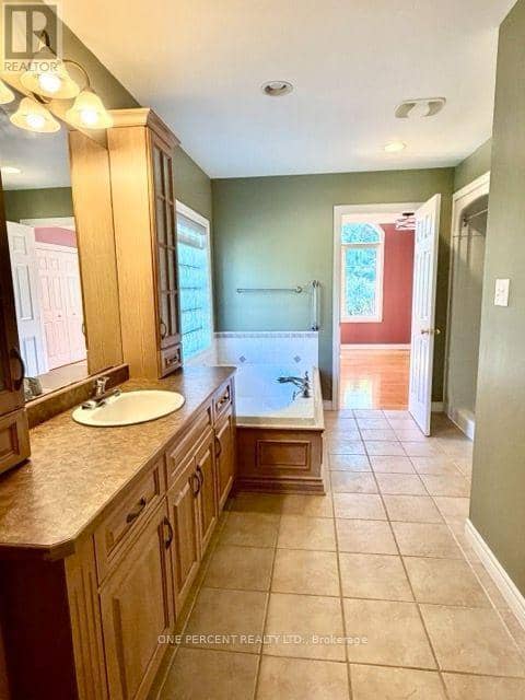 25 Falconridge Court, St. Thomas, photo 8