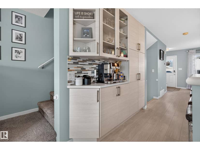 1047 Paisley Dr SW — photo 10 of 32