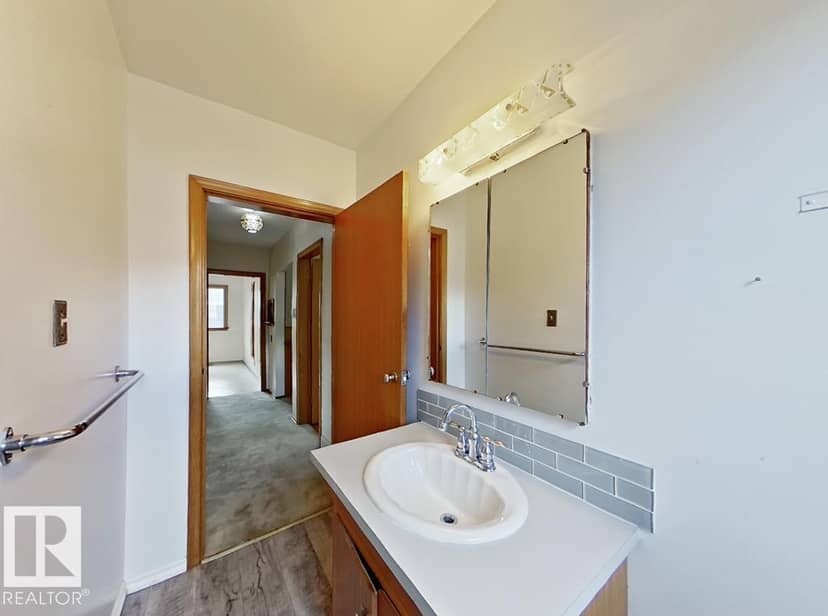 10509 77 ST NW — photo 12 of 40